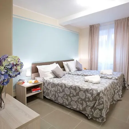 דירה No 4-sleeps 10 By Italian סלה קומצ'ינה