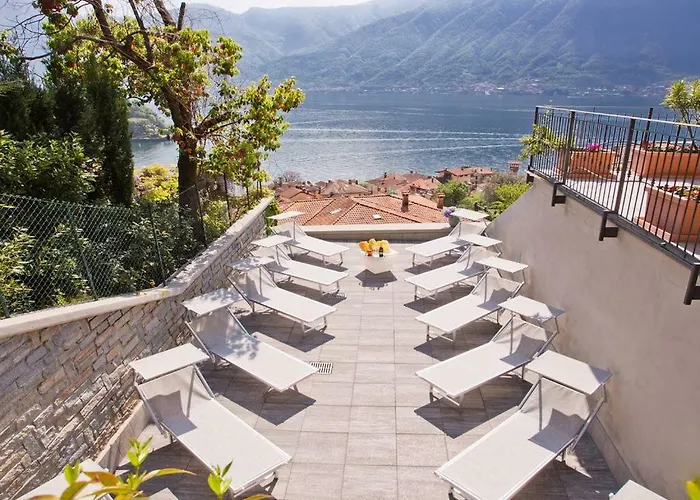 Lägenhet No 4-sleeps 10 By Italian Sala Comacina