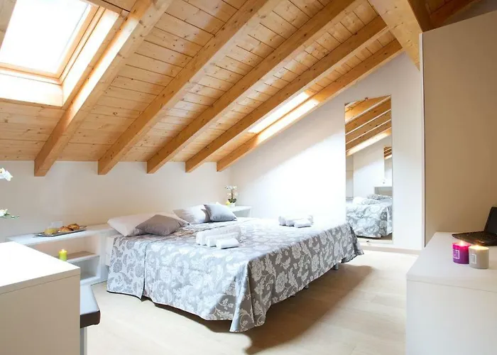 No 4-sleeps 10 By Italian Lägenhet Sala Comacina