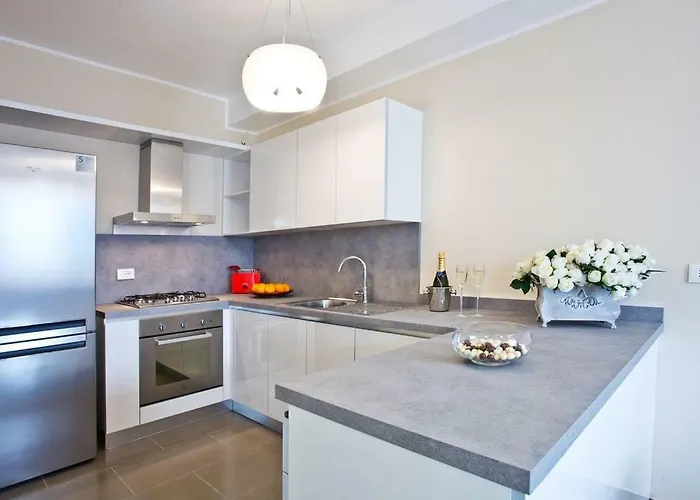 דירה No 4-sleeps 10 By Italian *