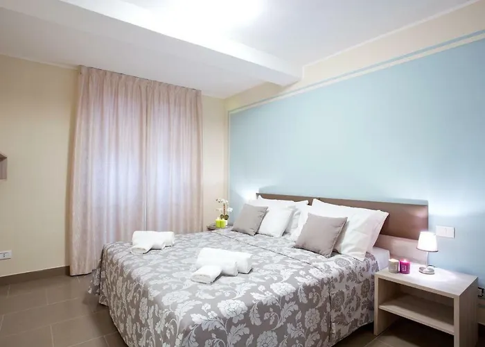 No 4-sleeps 10 By Italian דירה סלה קומצ'ינה