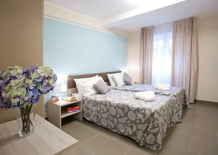 Lägenhet No 4-sleeps 10 By Italian Sala Comacina