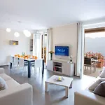 No 4-sleeps 10 By Italian * سالا كوماسينا