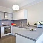 شقة No 4-sleeps 10 By Italian *