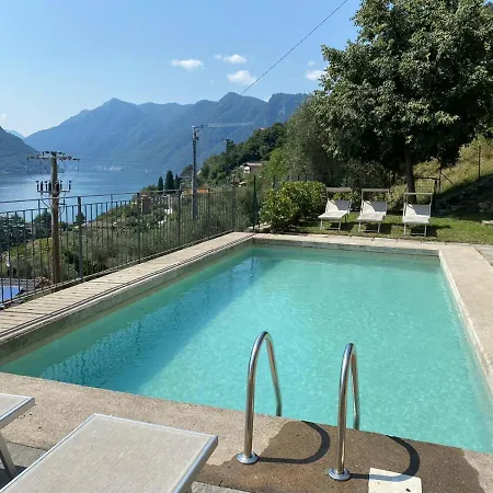 No 4-sleeps 10 By Italian شقة *