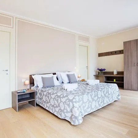 Lägenhet No 4-sleeps 10 By Italian *