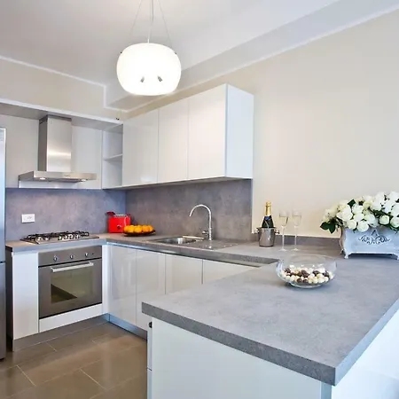 Lägenhet No 4-sleeps 10 By Italian *